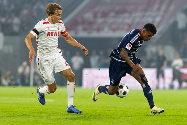 2. Fussball-Bundesliga: 1. FC Köln - Hamburger SV, 02.08.2024 Timo Hübers (1. FC Köln, 4), Ransford Königsdörffer (Hamburger SV, 11). 2. Fussball-Bundesliga, 1. FC Köln - Hamburger SV, 1. Spieltag, am 02.08.2024, RheinEnergie-Stadion, Köln DFL regulations prohibit any use of photographs as image sequences and or quasi-video