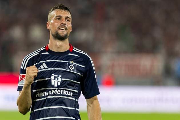 2. Fussball-Bundesliga: 1. FC Köln - Hamburger SV, 02.08.2024 Jonas Meffert (Hamburger SV, 23) ballt die Faust. 2. Fussball-Bundesliga, 1. FC Köln - Hamburger SV, 1. Spieltag, am 02.08.2024, RheinEnergie-Stadion, Köln DFL regulations prohibit any use of photographs as image sequences and or quasi-video