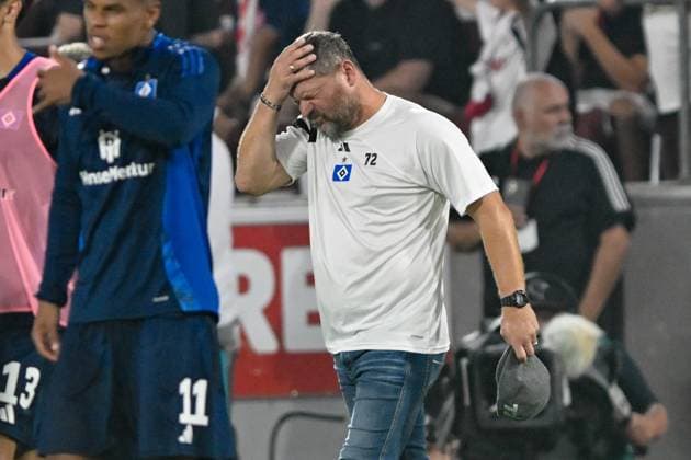 Trainer Steffen Baumgart (Hamburg) nach Spielende Mimik starker Gesichtsausdruck Emotion. 02.08.2024 Fussball 1. FC Koeln vs Hamburger SV, Rheinenergiestadion, Koeln, DFB DFL REGULATIONS PROHIBIT ANY USE OF PHOTOGRAPHS AS IMAGE SEQUENCES AND OR QUASI-VIDEO NRW Germany
