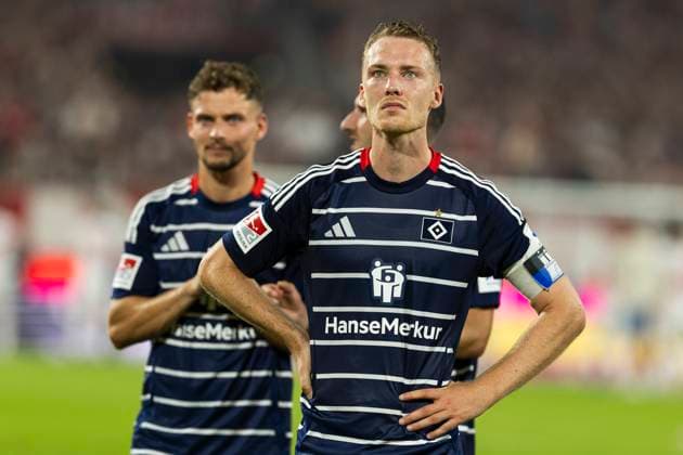 2. Fussball-Bundesliga: 1. FC Köln - Hamburger SV, 02.08.2024 Sebastian Schonlau (Hamburger SV, 4). 2. Fussball-Bundesliga, 1. FC Köln - Hamburger SV, 1. Spieltag, am 02.08.2024, RheinEnergie-Stadion, Köln DFL regulations prohibit any use of photographs as image sequences and or quasi-video