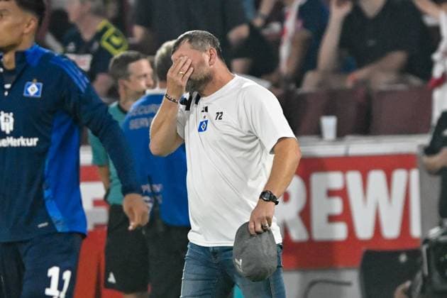 Trainer Steffen Baumgart (Hamburg) nach Spielende Mimik starker Gesichtsausdruck Emotion. 02.08.2024 Fussball 1. FC Koeln vs Hamburger SV, Rheinenergiestadion, Koeln, DFB DFL REGULATIONS PROHIBIT ANY USE OF PHOTOGRAPHS AS IMAGE SEQUENCES AND OR QUASI-VIDEO NRW Germany