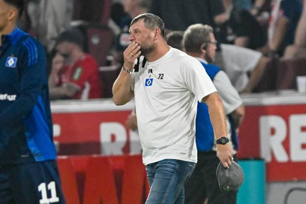 Trainer Steffen Baumgart (Hamburg) nach Spielende Mimik starker Gesichtsausdruck Emotion. 02.08.2024 Fussball 1. FC Koeln vs Hamburger SV, Rheinenergiestadion, Koeln, DFB DFL REGULATIONS PROHIBIT ANY USE OF PHOTOGRAPHS AS IMAGE SEQUENCES AND OR QUASI-VIDEO NRW Germany