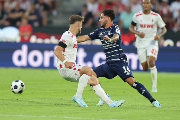 GER, 2.FBL. 1. FC Koeln vs. Hamburger SV 02.08.2024, Rheinenergie Stadion, Koeln, GER, 2.FBL. 1. FC Koeln vs. Hamburger SV, im Bild: Maximilian Schmid (FC Koeln 39), im Zweikampf gegen Ludovit Reis (HSV 14),
