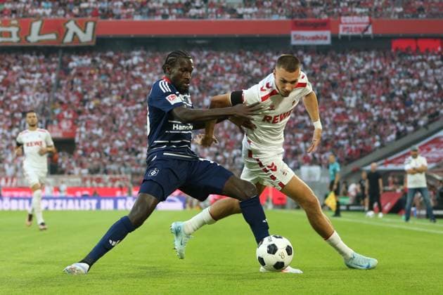 Bakery Jatta (Hamburger SV) und Tim Lemperle (1. FC Koeln) im Zweikampf, 2. Bundesliga, 1. FC Koeln vs Hamburger SV - 2.Bundesliga, RheinEnergieStadion am 02. August 2024 in Koeln, Deutschland. (Foto von Oliver Kaelke DeFodi Images) Bakery Jatta (Hamburger SV) und Tim Lemperle (1. FC Koeln) battle for the ball, 2. Bundesliga, 1. FC Koeln vs Hamburger SV - 2.Bundesliga, RheinEnergieStadion on August 2, 2024 in Cologne, Germany. (Photo by Oliver Kaelke DeFodi Images) Defodi-678_2024_08_02_OK_KOEHSV_0491
