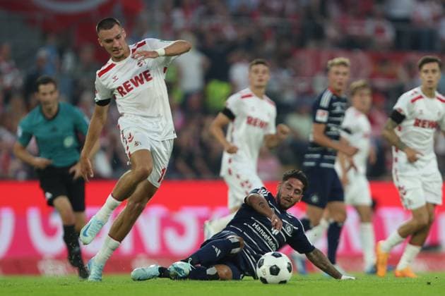 Tim Lemperle (1. FC Koeln) und Ludovit Reis (Hamburger SV) im Zweikampf, 2. Bundesliga, 1. FC Koeln vs Hamburger SV - 2.Bundesliga, RheinEnergieStadion am 02. August 2024 in Koeln, Deutschland. (Foto von Oliver Kaelke DeFodi Images) Tim Lemperle (1. FC Koeln) und Ludovit Reis (Hamburger SV) battle for the ball, 2. Bundesliga, 1. FC Koeln vs Hamburger SV - 2.Bundesliga, RheinEnergieStadion on August 2, 2024 in Cologne, Germany. (Photo by Oliver Kaelke DeFodi Images) Defodi-678_2024_08_02_OK_KOEHSV_0822
