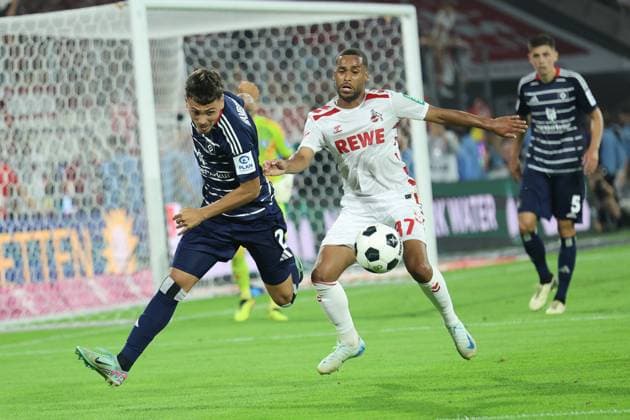 GER, 2.FBL. 1. FC Koeln vs. Hamburger SV 02.08.2024, Rheinenergie Stadion, Koeln, GER, 2.FBL. 1. FC Koeln vs. Hamburger SV, im Bild: Zweikampf vor dem Tor Linton Maina (FC Koeln 37), William Mikelbrencis (HSV 2),