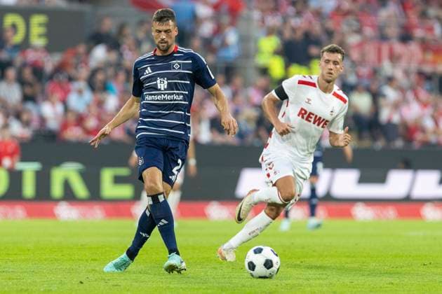 2. Fussball-Bundesliga: 1. FC Köln - Hamburger SV, 02.08.2024 Jonas Meffert (Hamburger SV, 23). 2. Fussball-Bundesliga, 1. FC Köln - Hamburger SV, 1. Spieltag, am 02.08.2024, RheinEnergie-Stadion, Köln DFL regulations prohibit any use of photographs as image sequences and or quasi-video
