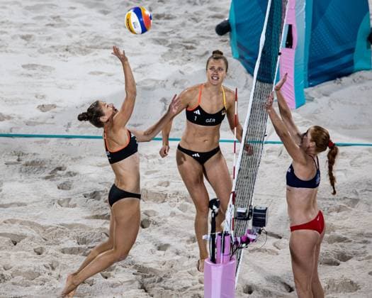 FRA, Olympische Spiele Paris 2024, Beachvolleyball Damen Vorrunde - Gruppe C, 02.08.2024 (USA) Cheng Kelly, Hughes sara vs (GER) Mueller Svenja, Tillmann Cinja FRA, Olympische Spiele Paris 2024, Beachvolleyball Damen Vorrunde - Gruppe C, 02.08.2024 Paris Copyright: xEibner-Pressefoto RogerxBuerkex EP_RBE