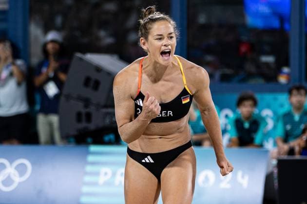 FRA, Olympische Spiele Paris 2024, Beachvolleyball Damen Vorrunde - Gruppe C, 02.08.2024 (USA) Cheng Kelly, Hughes sara vs (GER) Mueller Svenja, Tillmann Cinja Tillmann Cinja Jubelt FRA, Olympische Spiele Paris 2024, Beachvolleyball Damen Vorrunde - Gruppe C, 02.08.2024 Paris Copyright: xEibner-Pressefoto RogerxBuerkex EP_RBE
