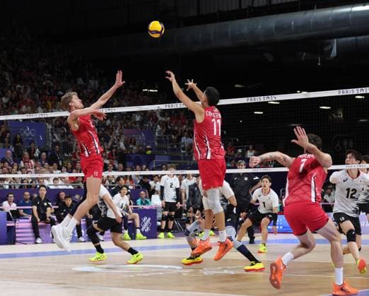 USA in action against Japan in the Preliminary round of the Men s Volleyball at Porte De Versailles on the seventh day of the Paris Olympics on Friday, August 02, 2024.USA won the match 3 sets to one.  OLY202408021034 HUGOxPHILPOTT