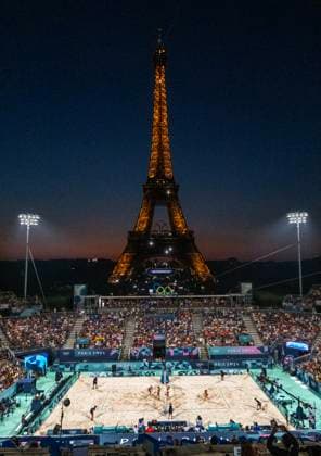 With the Eiffel Tower in the background, the Beach volleyball, Beachvolleyball Arena is lit as USA defeats Germany at the Summer Olympic Games, Olympische Spiele, Olympia, OS in Paris, France, on Friday, August 2, 2024. The USA team of Sara Hughes and Kelly Cheng won 2-0 over the German team of Svenja Muller and Cinja Tillman.  OLY20240802003 PATxBENIC