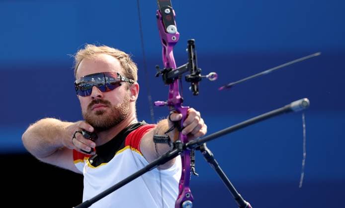 Sport Themen der Woche KW31 Sport Bilder des Tages (240802) -- PARIS, Aug. 2, 2024 -- Florian Unruh of Germany competes during the archery mixed team gold medal match against Kim Woojin Lim Sihyeon of South Korea at Paris 2024 Olympic Games, Olympische Spiele, Olympia, OS in Paris, France, Aug. 2, 2024. ) (PARIS2024) FRANCE-PARIS-OLY-ARCHERY LixYing 