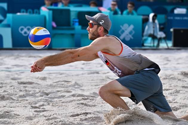 Olympische Spiele Beach volleyball, Beachvolleyball ; Paris 03.08.2024 Vorrunde, Herren, GER_POL, Clemens Wickler (2, GER), Copyright: xBEAUTIFULxSPORTS TomxBlochx