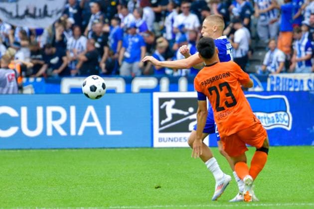 03.08.2024, xlakx, Fussball 2.Bundesliga, Hertha BSC Berlin - SC Paderborn emspor, v.l. Palko Dardai (Hertha BSC),Raphael Obermair (SC Paderborn 07),Zweikampf, Duell, Kampf, tackle (DFL DFB REGULATIONS PROHIBIT ANY USE OF PHOTOGRAPHS as IMAGE SEQUENCES and or QUASI-VIDEO) Daniel Lakomski JAN Huebner Berlin