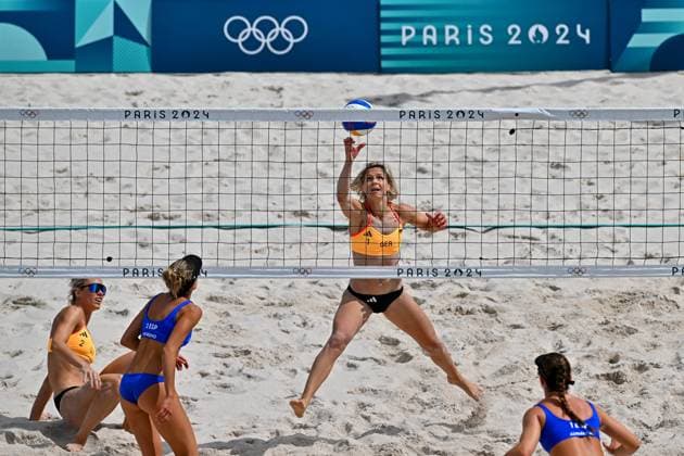 Olympische Spiele Beach volleyball, Beachvolleyball ; Paris 03.08.2024 Vorrunde, Frauen, GER-ESP, Laura Ludwig (1, GER), Louisa Lippmann (2, GER), ESP links mit Tania Moreno und rechts Daniela Alvarez, Copyright: xBEAUTIFULxSPORTS TomxBlochx