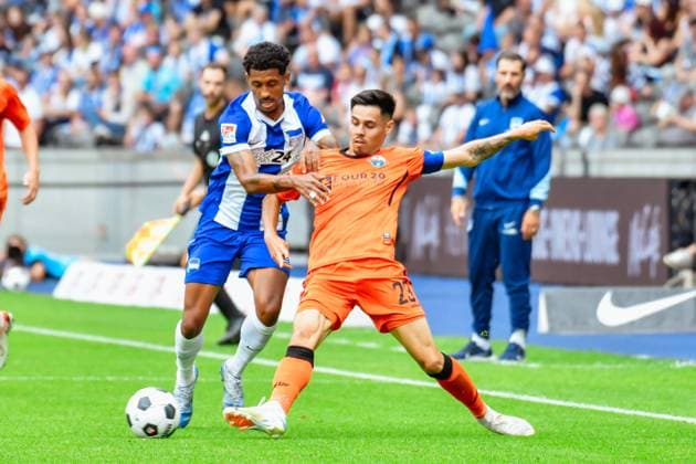 03.08.2024, xlakx, Fussball 2.Bundesliga, Hertha BSC Berlin - SC Paderborn emspor, v.l. Jeremy Dudziak (Hertha BSC),Raphael Obermair (SC Paderborn 07),Zweikampf, Duell, Kampf, tackle (DFL DFB REGULATIONS PROHIBIT ANY USE OF PHOTOGRAPHS as IMAGE SEQUENCES and or QUASI-VIDEO) Daniel Lakomski JAN Huebner Berlin