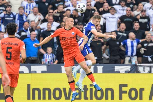GER, Berlin, Fussball, Hertha BSC vs SC Paderborn, 2. Bundesliga, Olympiastadion, 03.08.2024, v.l. Sven Michel (SC Paderborn 07), Jonjoe Kenny ( 16 Hertha), Zweikampf, Action, Kampf, kaempft um den Ball, dfl-dfb-regulations-prohibit-any-use-of-photographs-as-image-sequences-and-or-quasi-video