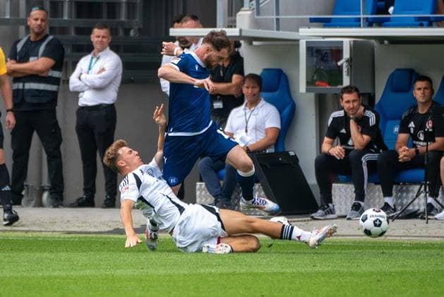 03.08.2024, xhfmx, Fussball 2.Bundesliga, Karlsruher SC - 1.FC Nürnberg emspor, v.l. Finn Jeltsch (1. FC Nürnberg), Budu Zivzivadze (Karlsruher SC) (DFL DFB REGULATIONS PROHIBIT ANY USE OF PHOTOGRAPHS as IMAGE SEQUENCES and or QUASI-VIDEO) Karlsruhe