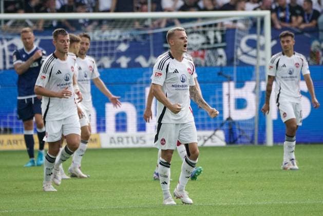 03.08.2024, xhfmx, Fussball 2.Bundesliga, Karlsruher SC - 1.FC Nürnberg emspor, Florian Pick (1. FC Nürnberg) bejubelt sein Tor. (DFL DFB REGULATIONS PROHIBIT ANY USE OF PHOTOGRAPHS as IMAGE SEQUENCES and or QUASI-VIDEO) Karlsruhe