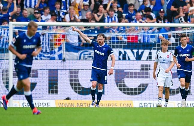 Budu Zivzivadze (Karlsruher SC) bejubelt sein erstes Tor, 2. Bundesliga, Karlsruher SC vs 1. FC Nuernberg, BBBank Wildpark am 03. August 2024 in Karlsruhe, Deutschland. (Foto von Silas Schueller DeFodi Images) Budu Zivzivadze (Karlsruher SC) celebrates his first goal, 2. Bundesliga, Karlsruher SC vs 1. FC Nuernberg, BBBank Wildpark on August 3, 2024 in Karlsruhe, Germany. (Photo by Silas Schueller DeFodi Images) Defodi-738_738_KSCFCN_20240803_193