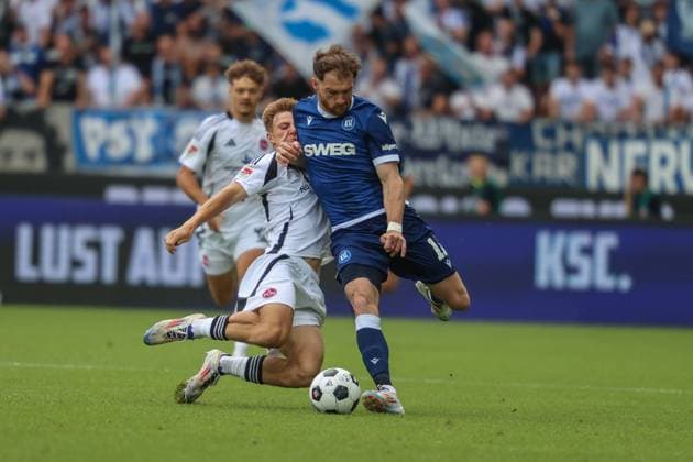 Finn Jeltsch ( 1. FC Nuernberg, 04 ) Zweikampf, Kampf um den Ball, motiviert, Ehrgeiz, Duell, Pressing, Verteidigung, Defensive, Offensive, Dribbling, Einsatz gegen Budu Zivzivadze ( Karlsruher SC, 11) Karlsruher SC vs. 1. FC Nuernberg, Fussball, 2. Liga, 1. Spieltag, 2024 2025, 03.08.2024 , DFL REGULATIONS PROHIBIT ANY USE OF PHOTOGRAPHS AS IMAGE SEQUENCES AND OR QUASI-VIDEO. Karlsruher SC vs. 1. FC Nuernberg, Fussball, 2. Liga, 1. Spieltag, 2024 2025, 03.08.2024 Karlsruhe