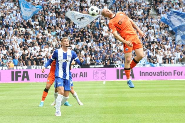 DEU, DFL, 2. FBL, Hertha BSC vs. SC Paderborn 07, 03.08.2024, Berliner Olympiastadion, Berlin, DEU, DFL, 2. FBL, Hertha BSC vs. SC Paderborn 07, im Bild Michael Cuisance (Hertha BSC Berlin 27), Sven Michel (SC Paderborn 11) DFL - regulations prohibit any use of Photographs as image sequences and or quasi-video Foto: Juergen Engler nordphoto GmbH