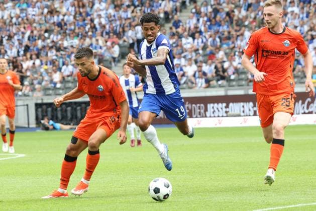 DEU, DFL, 2. FBL, Hertha BSC vs. SC Paderborn 07, 03.08.2024, Berliner Olympiastadion, Berlin, DEU, DFL, 2. FBL, Hertha BSC vs. SC Paderborn 07, im Bild Jeremy Dudziak (Hertha BSC Berlin 19), Visar Musliu (SC Paderborn 16), Tjark Scheller (SC Paderborn 25) DFL - regulations prohibit any use of Photographs as image sequences and or quasi-video Foto: Juergen Engler nordphoto GmbH