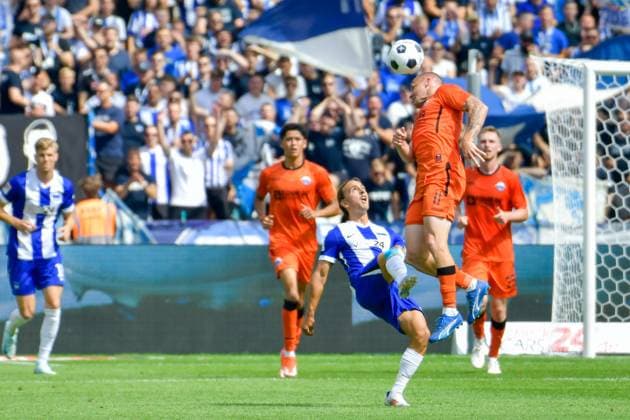 03.08.2024, xlakx, Fussball 2.Bundesliga, Hertha BSC Berlin - SC Paderborn emspor, v.l. Michal Karbownik (Hertha BSC),Sven Michel (SC Paderborn 07),Zweikampf, Duell, Kampf, tackle (DFL DFB REGULATIONS PROHIBIT ANY USE OF PHOTOGRAPHS as IMAGE SEQUENCES and or QUASI-VIDEO) Daniel Lakomski JAN Huebner Berlin