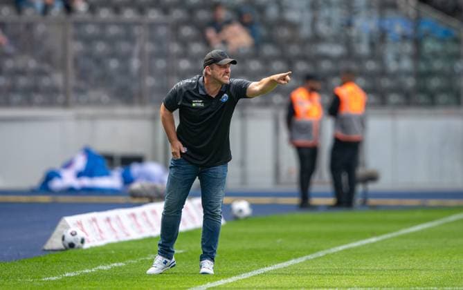 Fussball, Herren, Saison 2024 2025, 2. Bundesliga (1. Spieltag), Hertha BSC - SC Paderborn, Trainer Lukas Kwasniok (SC Paderborn), 03.08. 2024,