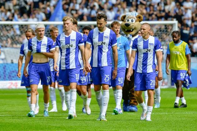 03.08.2024, xlakx, Fussball 2.Bundesliga, Hertha BSC Berlin - SC Paderborn emspor, v.l. Marten Winkler (Hertha BSC),Luca Schuler(Hertha BSC),Haris Tabakovic (Hertha BSC),Pascal Klemens (Hertha BSC),Palko Dardai (Hertha BSC), enttaeuscht, schaut enttaeuscht, niedergeschlagen, disappointed (DFL DFB REGULATIONS PROHIBIT ANY USE OF PHOTOGRAPHS as IMAGE SEQUENCES and or QUASI-VIDEO) Daniel Lakomski JAN Huebner Berlin
