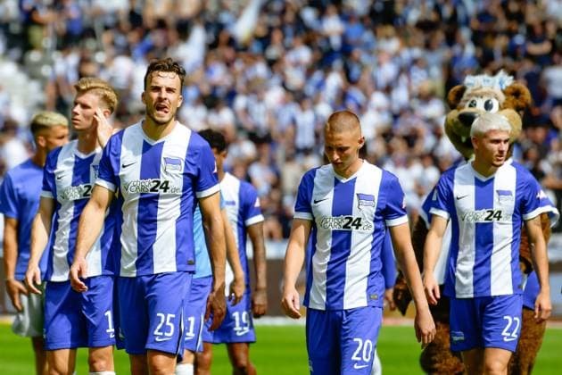 Sport Bilder des Tages 03.08.2024, xlakx, Fussball 2.Bundesliga, Hertha BSC Berlin - SC Paderborn emspor, v.l. Luca Schuler(Hertha BSC),Haris Tabakovic (Hertha BSC),Palko Dardai (Hertha BSC),Marten Winkler (Hertha BSC), enttaeuscht, schaut enttaeuscht, niedergeschlagen, disappointed (DFL DFB REGULATIONS PROHIBIT ANY USE OF PHOTOGRAPHS as IMAGE SEQUENCES and or QUASI-VIDEO) Daniel Lakomski JAN Huebner Berlin