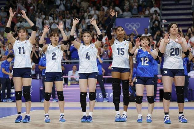 Paris Olympics: Volleyball Japan players wave to the crowd after winning a women s volleyball preliminary round Pool B match against Kenya at the Paris Olympics on Aug. 3, 2024, at South Paris Arena in Paris.  A14AA0003227497P