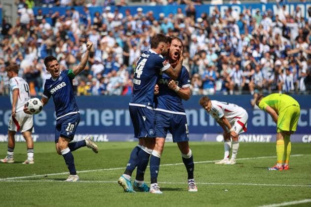 Spiel gedreht Torschuetze zum 3:2 Tor, Torjubel, Freude, Emotionen, Jubeltraube, Feiern, Torerfolg, Treffer, Torschuetze, Euphorie, Feier Budu Zivzivadze ( Karlsruher SC, 11) Fabian Schleusener ( Karlsruher SC, 24) Marvin Wanitzek ( Karlsruher SC, 10)Karlsruher SC vs. 1. FC Nuernberg, Fussball, 2. Liga, 1. Spieltag, 2024 2025, 03.08.2024 , DFL REGULATIONS PROHIBIT ANY USE OF PHOTOGRAPHS AS IMAGE SEQUENCES AND OR QUASI-VIDEO. Karlsruher SC vs. 1. FC Nuernberg, Fussball, 2. Liga, 1. Spieltag, 2024 2025, 03.08.2024 Karlsruhe