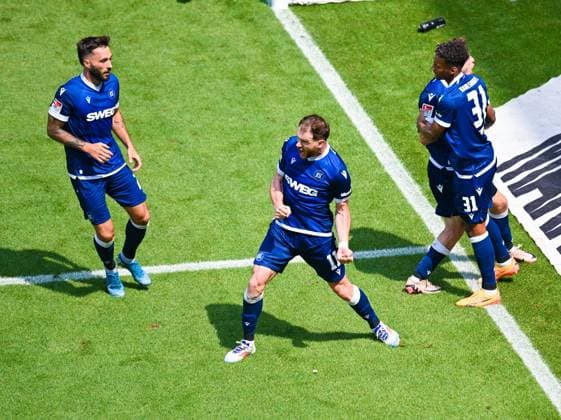 Budu Zivzivadze (Karlsruher SC) bejubelt sein zweites Tor, 2. Bundesliga, Karlsruher SC vs 1. FC Nuernberg, BBBank Wildpark am 03. August 2024 in Karlsruhe, Deutschland. (Foto von Silas Schueller DeFodi Images) Budu Zivzivadze (Karlsruher SC) celebrates his second goal, 2. Bundesliga, Karlsruher SC vs 1. FC Nuernberg, BBBank Wildpark on August 3, 2024 in Karlsruhe, Germany. (Photo by Silas Schueller DeFodi Images) Defodi-738_738_KSCFCN_20240803_225