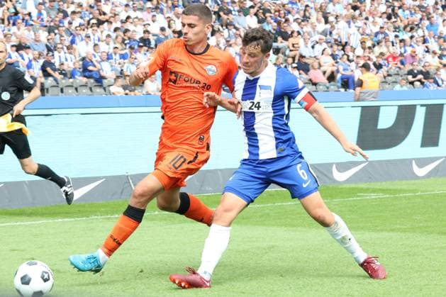 DEU, DFL, 2. FBL, Hertha BSC vs. SC Paderborn 07, 03.08.2024, Berliner Olympiastadion, Berlin, DEU, DFL, 2. FBL, Hertha BSC vs. SC Paderborn 07, im Bild Diego Demme (Hertha BSC Berlin 6), Koen Kostons (SC Paderborn 10) DFL - regulations prohibit any use of Photographs as image sequences and or quasi-video Foto: Juergen Engler nordphoto GmbH