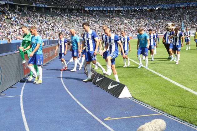 DEU, DFL, 2. FBL, Hertha BSC vs. SC Paderborn 07, 03.08.2024, Berliner Olympiastadion, Berlin, DEU, DFL, 2. FBL, Hertha BSC vs. SC Paderborn 07, im Bild Hertha-Spielerkreis, Diego Demme (Hertha BSC Berlin 6) DFL - regulations prohibit any use of Photographs as image sequences and or quasi-video Foto: Juergen Engler nordphoto GmbH