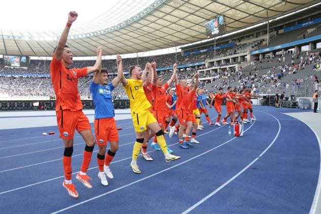 DEU, DFL, 2. FBL, Hertha BSC vs. SC Paderborn 07, 03.08.2024, Berliner Olympiastadion, Berlin, DEU, DFL, 2. FBL, Hertha BSC vs. SC Paderborn 07, im Bild Paderborner-Spieler, DFL - regulations prohibit any use of Photographs as image sequences and or quasi-video Foto: Juergen Engler nordphoto GmbH