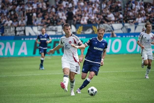 03.08.2024, xhfmx, Fussball 2.Bundesliga, Karlsruher SC - 1.FC Nürnberg emspor, Robin Knoche (1. FC Nürnberg), Budu Zivzivadze (Karlsruher SC) (DFL DFB REGULATIONS PROHIBIT ANY USE OF PHOTOGRAPHS as IMAGE SEQUENCES and or QUASI-VIDEO) Karlsruhe
