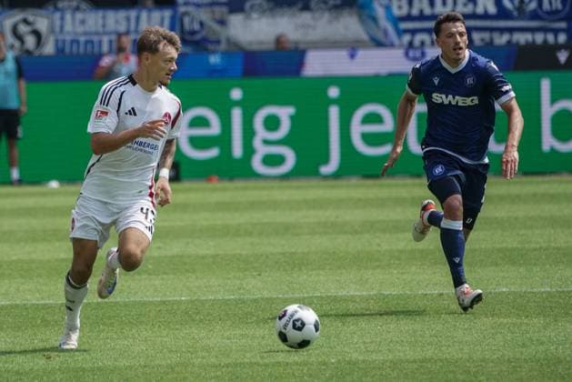 03.08.2024, xhfmx, Fussball 2.Bundesliga, Karlsruher SC - 1.FC Nürnberg emspor, Jannik Hofmann (1. FC Nürnberg) (DFL DFB REGULATIONS PROHIBIT ANY USE OF PHOTOGRAPHS as IMAGE SEQUENCES and or QUASI-VIDEO) Karlsruhe
