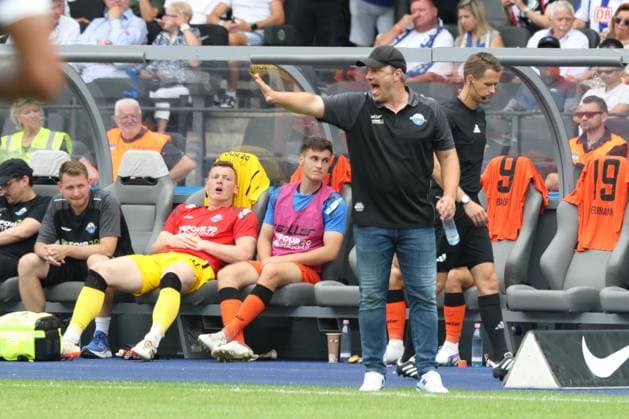 DEU, DFL, 2. FBL, Hertha BSC vs. SC Paderborn 07, 03.08.2024, Berliner Olympiastadion, Berlin, DEU, DFL, 2. FBL, Hertha BSC vs. SC Paderborn 07, im Bild Trainer Lukas Kwasniok (SC Paderborn) DFL - regulations prohibit any use of Photographs as image sequences and or quasi-video Foto: Juergen Engler nordphoto GmbH