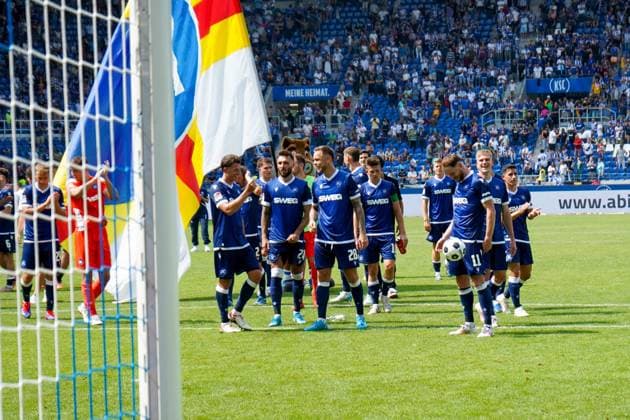 03.08.2024, xhfmx, Fussball 2.Bundesliga, Karlsruher SC - 1.FC Nürnberg emspor, KSC Spieler bejubeln den Sieg. (DFL DFB REGULATIONS PROHIBIT ANY USE OF PHOTOGRAPHS as IMAGE SEQUENCES and or QUASI-VIDEO) Karlsruhe