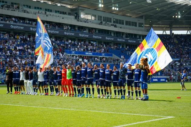 03.08.2024, xhfmx, Fussball 2.Bundesliga, Karlsruher SC - 1.FC Nürnberg emspor, KSC Spieler bejubeln den Sieg. (DFL DFB REGULATIONS PROHIBIT ANY USE OF PHOTOGRAPHS as IMAGE SEQUENCES and or QUASI-VIDEO) Karlsruhe