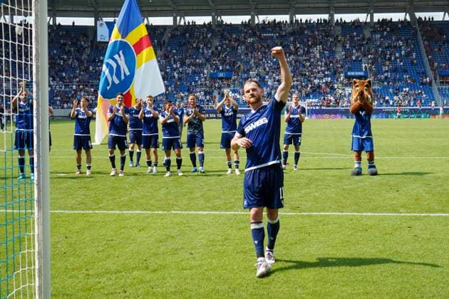 Sport Bilder des Tages 03.08.2024, xhfmx, Fussball 2.Bundesliga, Karlsruher SC - 1.FC Nürnberg emspor, Budu Zivzivadze (Karlsruher SC) wird gefeiert von Fans (DFL DFB REGULATIONS PROHIBIT ANY USE OF PHOTOGRAPHS as IMAGE SEQUENCES and or QUASI-VIDEO) Karlsruhe