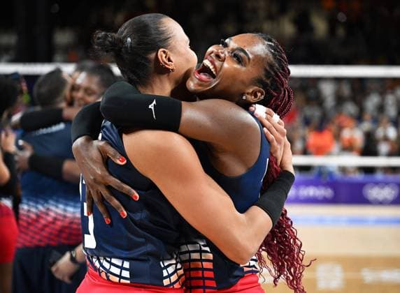 (240803) -- PARIS, Aug. 3, 2024 -- Bethania de la Cruz de Pena (R) of the Dominican Republic celebrates winning after the women s volleyball preliminary round pool C match between the Netherlands and the Dominican Republic at the Paris 2024 Olympic Games, Olympische Spiele, Olympia, OS in Paris, France, Aug. 3, 2024. ) (PARIS2024) FRANCE-PARIS-OLY-VOLLEYBALL LiuxDawei 