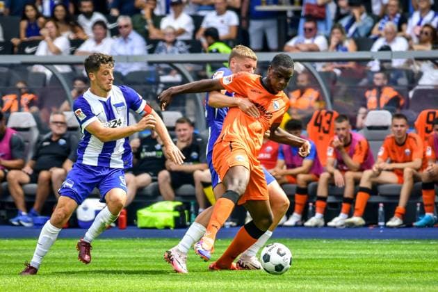 03.08.2024, xlakx, Fussball 2.Bundesliga, Hertha BSC Berlin - SC Paderborn emspor, v.l. Diego Demme (Hertha BSC),Palko Dardai (Hertha BSC),Ilyas Ansah (SC Paderborn 07),Zweikampf, Duell, Kampf, tackle (DFL DFB REGULATIONS PROHIBIT ANY USE OF PHOTOGRAPHS as IMAGE SEQUENCES and or QUASI-VIDEO) Daniel Lakomski JAN Huebner Berlin