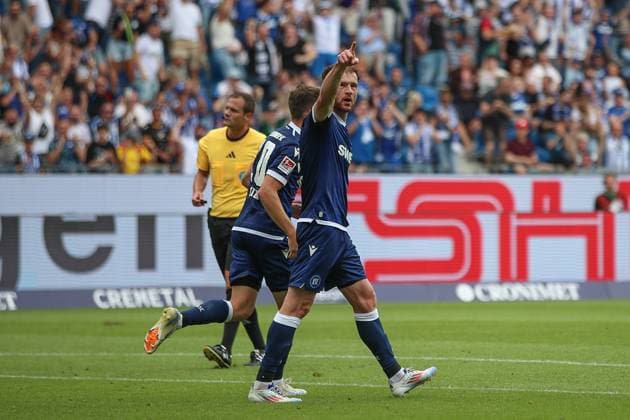 Tor, Torjubel, Freude, Emotionen, Jubeltraube, Feiern, Torerfolg, Treffer, Torschuetze, Euphorie, Feier Budu Zivzivadze ( Karlsruher SC, 11) Karlsruher SC vs. 1. FC Nuernberg, Fussball, 2. Liga, 1. Spieltag, 2024 2025, 03.08.2024 , DFL REGULATIONS PROHIBIT ANY USE OF PHOTOGRAPHS AS IMAGE SEQUENCES AND OR QUASI-VIDEO. Karlsruher SC vs. 1. FC Nuernberg, Fussball, 2. Liga, 1. Spieltag, 2024 2025, 03.08.2024 Karlsruhe