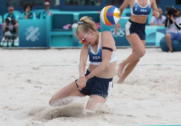 JEUX OLYMPIQUES PARIS 2024 PHOTOPQR VOIX DU NORD MATTHIEU BOTTE ; 03 08 2024 ; 03 08 2024. Paris. JO Paris 2024. Beach-Volley. France - Suisse. Lezana Placette Alexia Richard. PHOTO MATTHIEU BOTTE (LA VOIX DU NORD, VDNPQR) - The Paris 2024 Summer Olympic Games, Olympische Spiele, Olympia, OS (Jul 26-Aug 11, 2024).