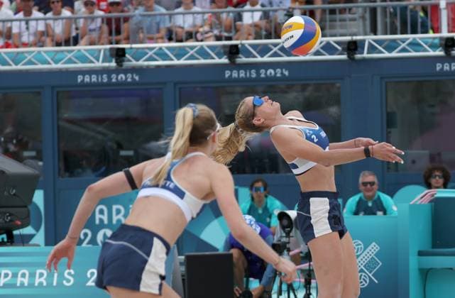 JEUX OLYMPIQUES PARIS 2024 PHOTOPQR VOIX DU NORD MATTHIEU BOTTE ; 03 08 2024 ; 03 08 2024. Paris. JO Paris 2024. Beach-Volley. France - Suisse. Lezana Placette Alexia Richard. PHOTO MATTHIEU BOTTE (LA VOIX DU NORD, VDNPQR) - The Paris 2024 Summer Olympic Games, Olympische Spiele, Olympia, OS (Jul 26-Aug 11, 2024).