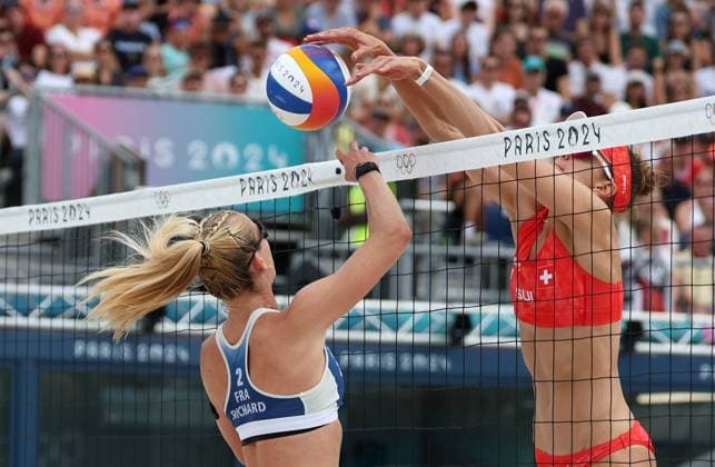JEUX OLYMPIQUES PARIS 2024 PHOTOPQR VOIX DU NORD MATTHIEU BOTTE ; 03 08 2024 ; 03 08 2024. Paris. JO Paris 2024. Beach-Volley. France - Suisse. Lezana Placette Alexia Richard. PHOTO MATTHIEU BOTTE (LA VOIX DU NORD, VDNPQR) - The Paris 2024 Summer Olympic Games, Olympische Spiele, Olympia, OS (Jul 26-Aug 11, 2024).