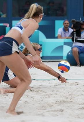 JEUX OLYMPIQUES PARIS 2024 PHOTOPQR VOIX DU NORD MATTHIEU BOTTE ; 03 08 2024 ; 03 08 2024. Paris. JO Paris 2024. Beach-Volley. France - Suisse. Lezana Placette Alexia Richard. PHOTO MATTHIEU BOTTE (LA VOIX DU NORD, VDNPQR) - The Paris 2024 Summer Olympic Games, Olympische Spiele, Olympia, OS (Jul 26-Aug 11, 2024).
